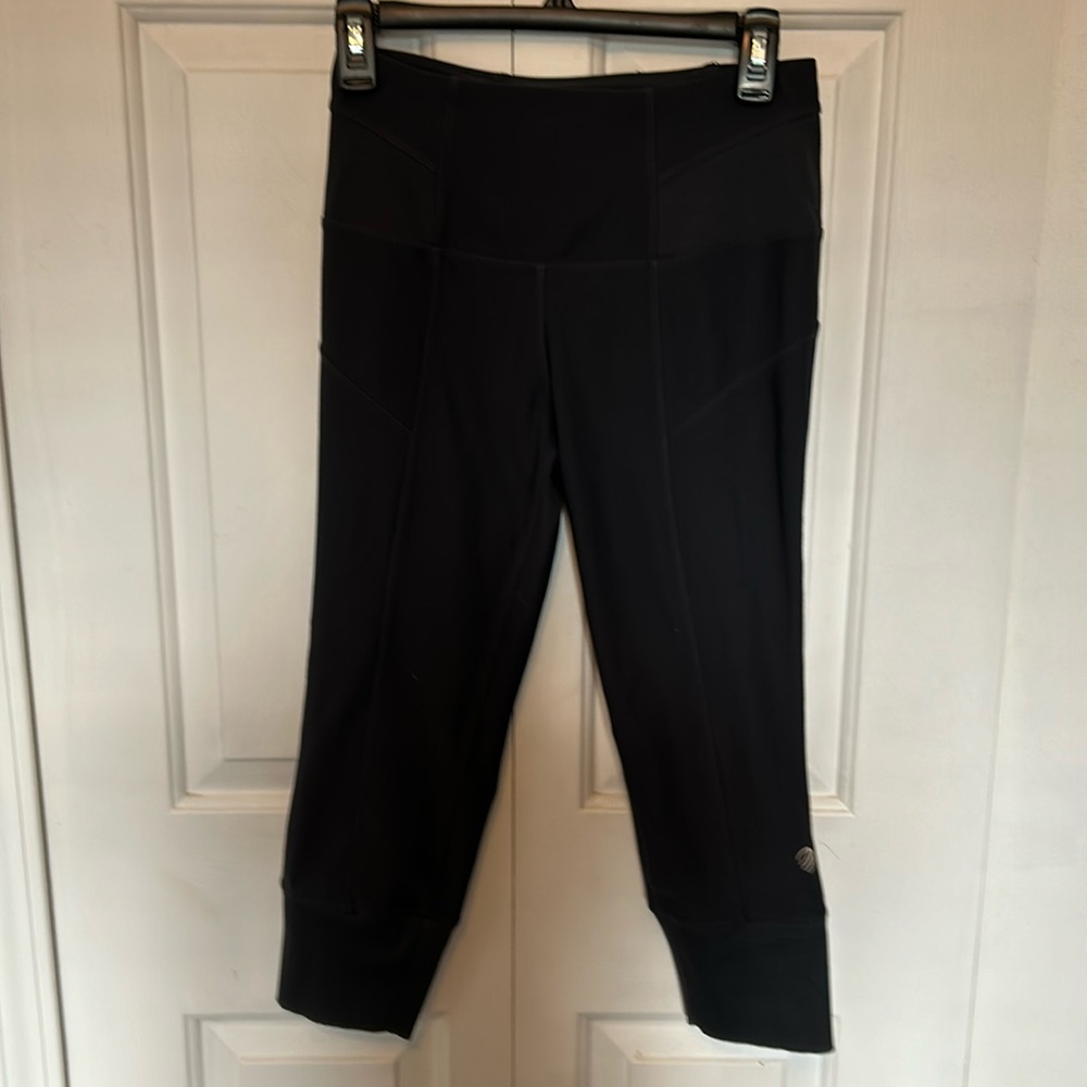 MPG size Small Gray Cropped Leggings GUC B1313
